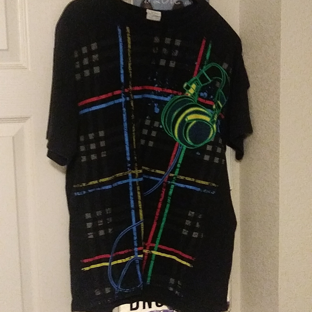 Tee 👕 - Picture 2 of 3